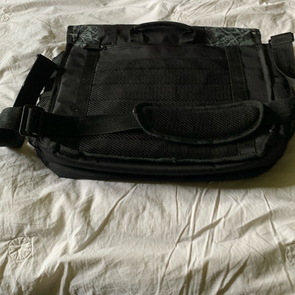 ROOTS COMPUTER/BOOK BAG - Picture 4 of 7